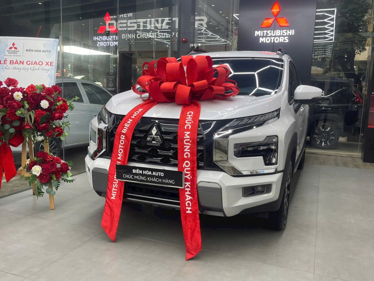 Nhận xe XPANDER CROSS cho Kiến trúc xây dựng FullHouse